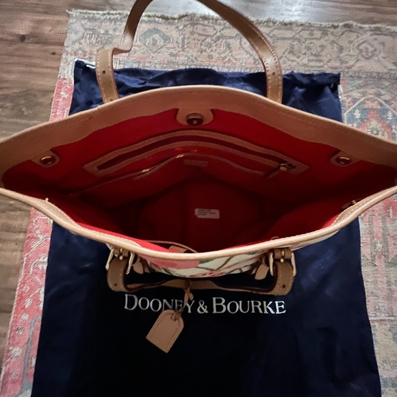 Dooney & Bourke Cream and Pink Tote Bag with Signature Pattern - Picture 4 of 5